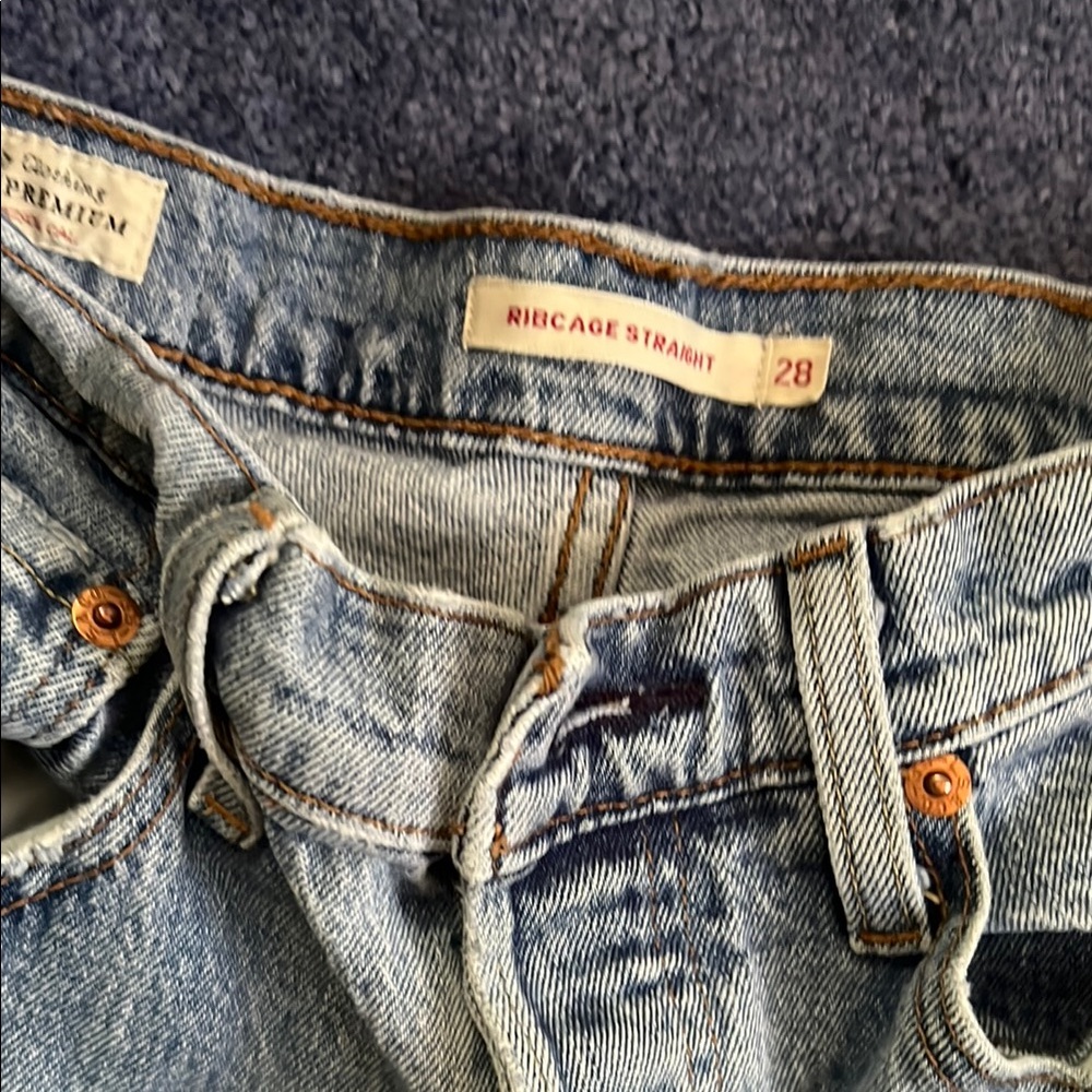Levi's Ribcage Jeans - Picture 5 of 9